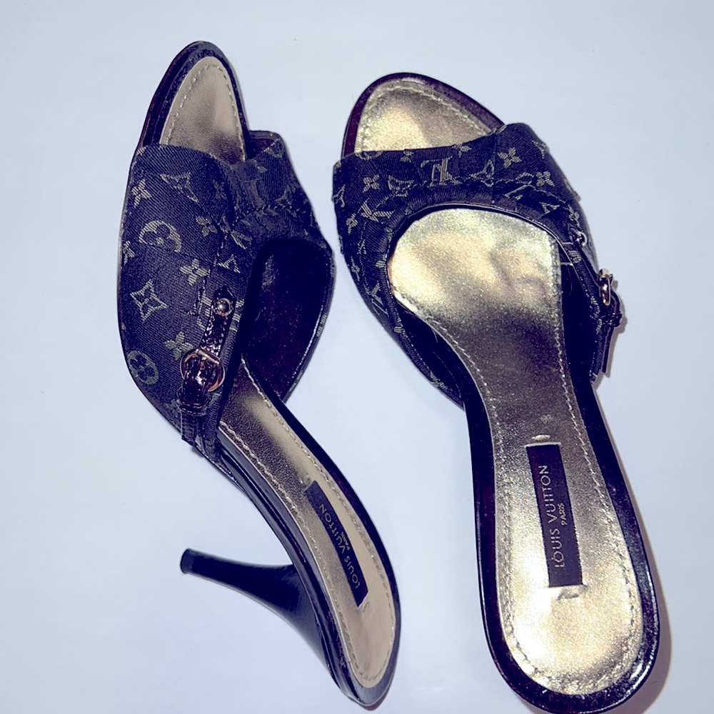RARE! Vintage Louis Vuitton sandals size 36